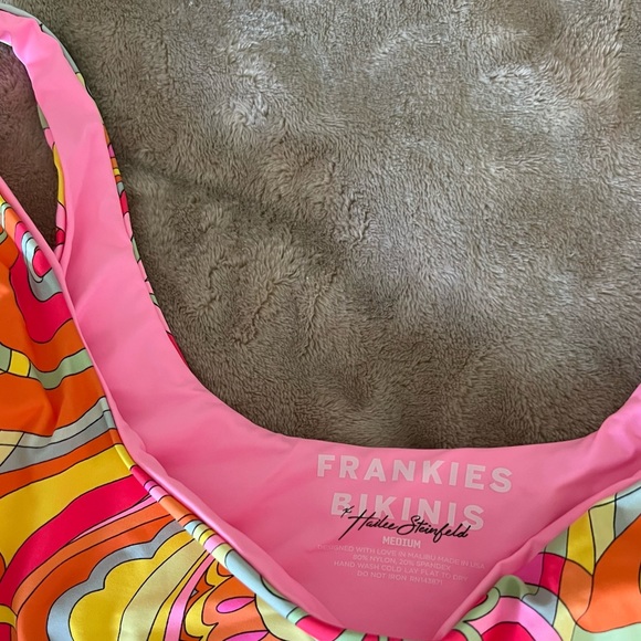 Frankie’s Bikini’s x Hailee Steinfeld set - Picture 3 of 3